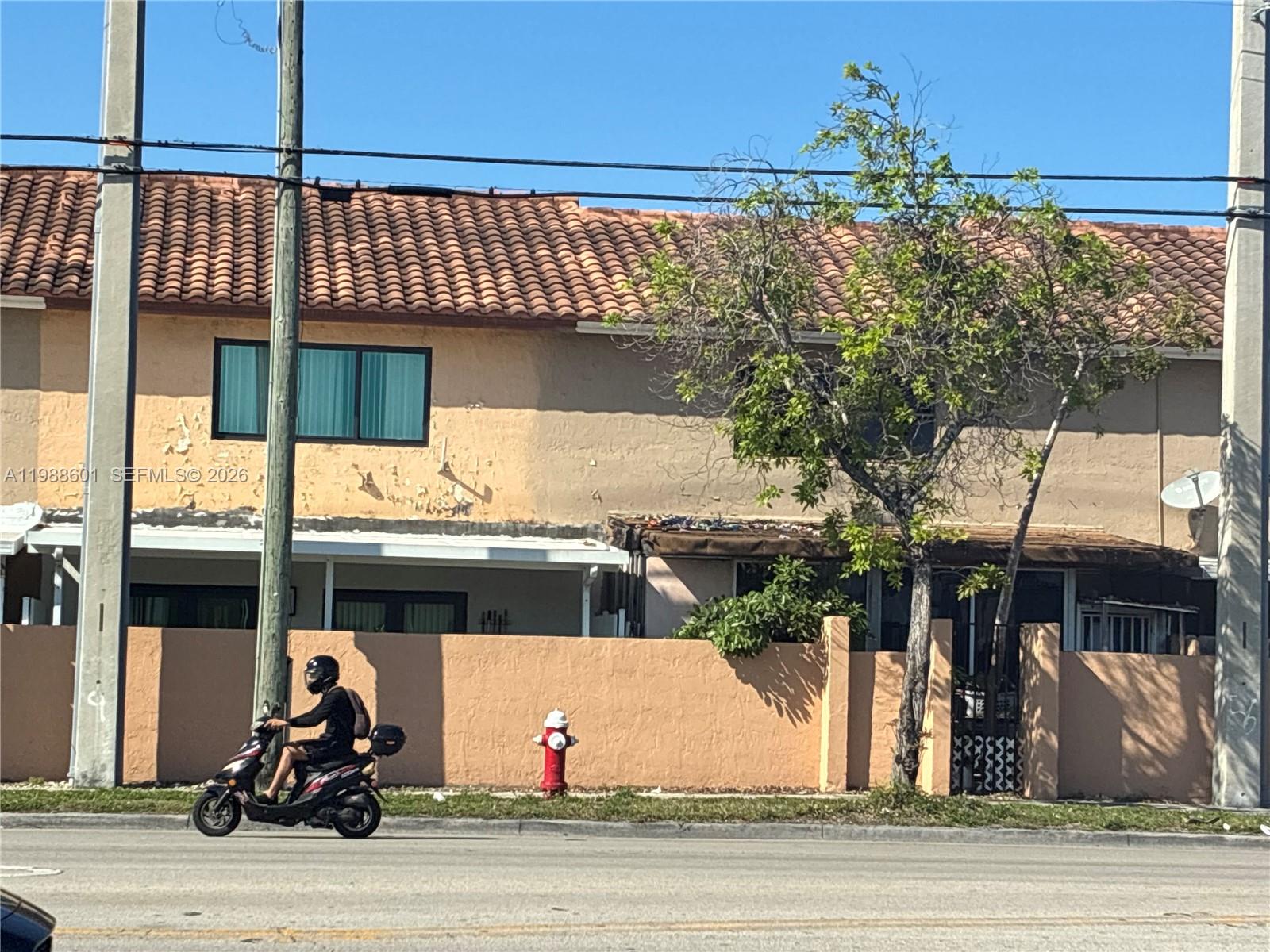 LAGO GRANDE CONDO SIX-B - Residential