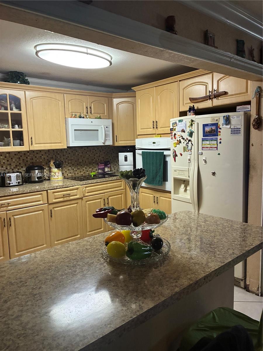 LAGO GRANDE CONDO SIX-B - Residential