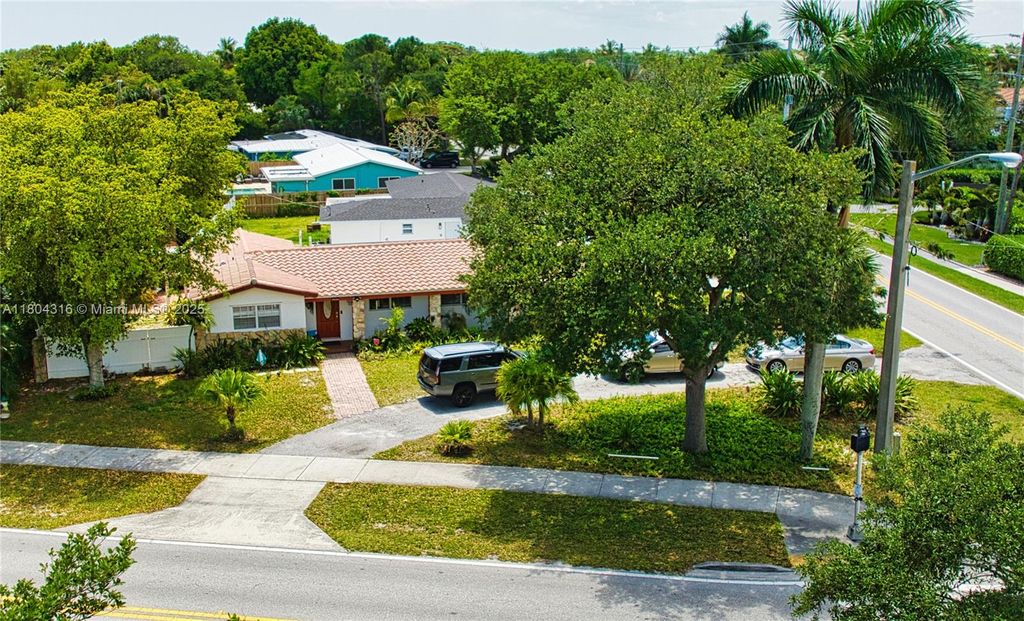 Photo of 470 Tequesta Dr, Tequesta, FL 33469 (MLS # A11804316)