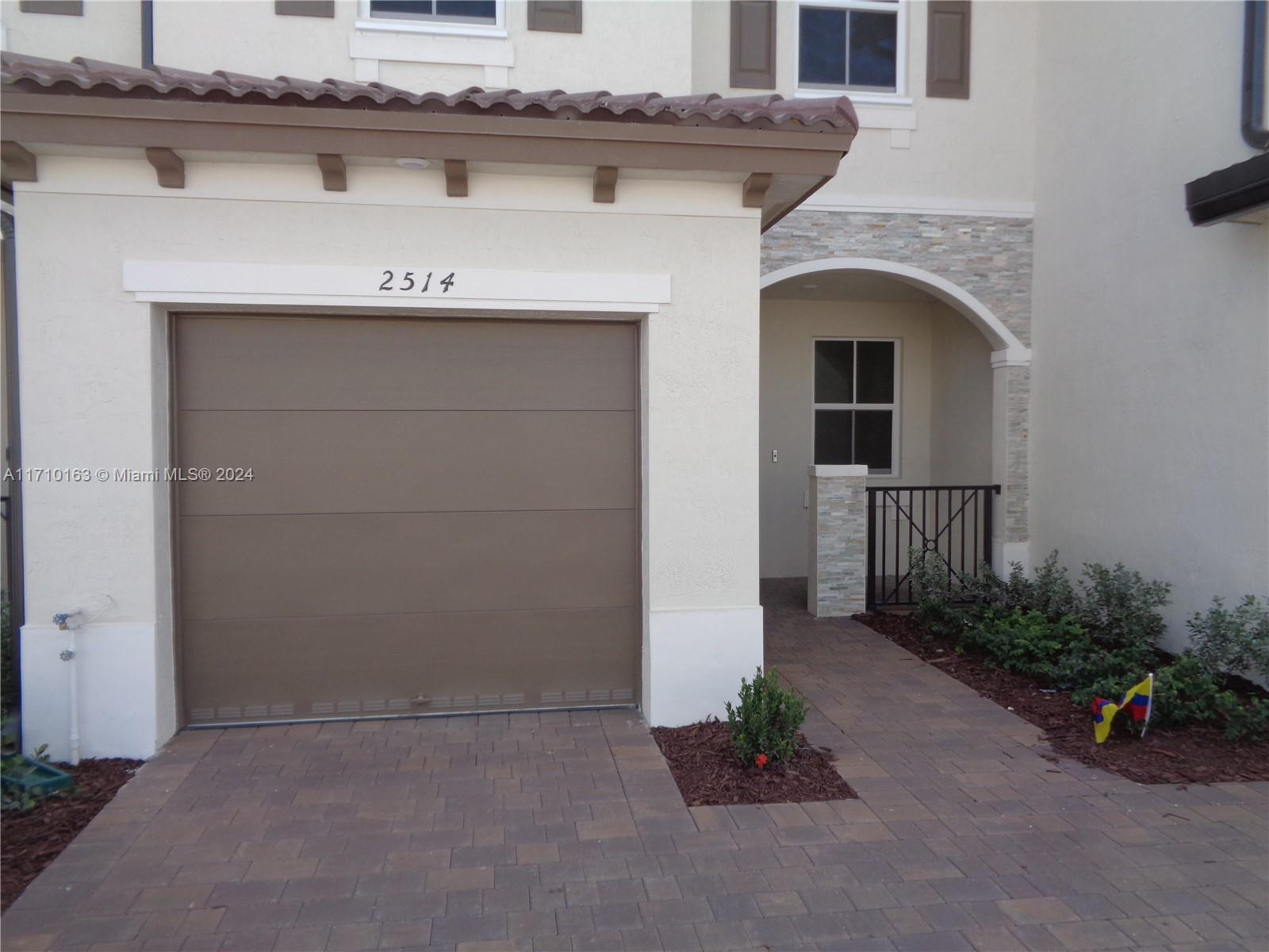 2514 Se 29 St 2514, Homestead, Miami-Dade County, Florida - 3 Bedrooms  
3 Bathrooms - 