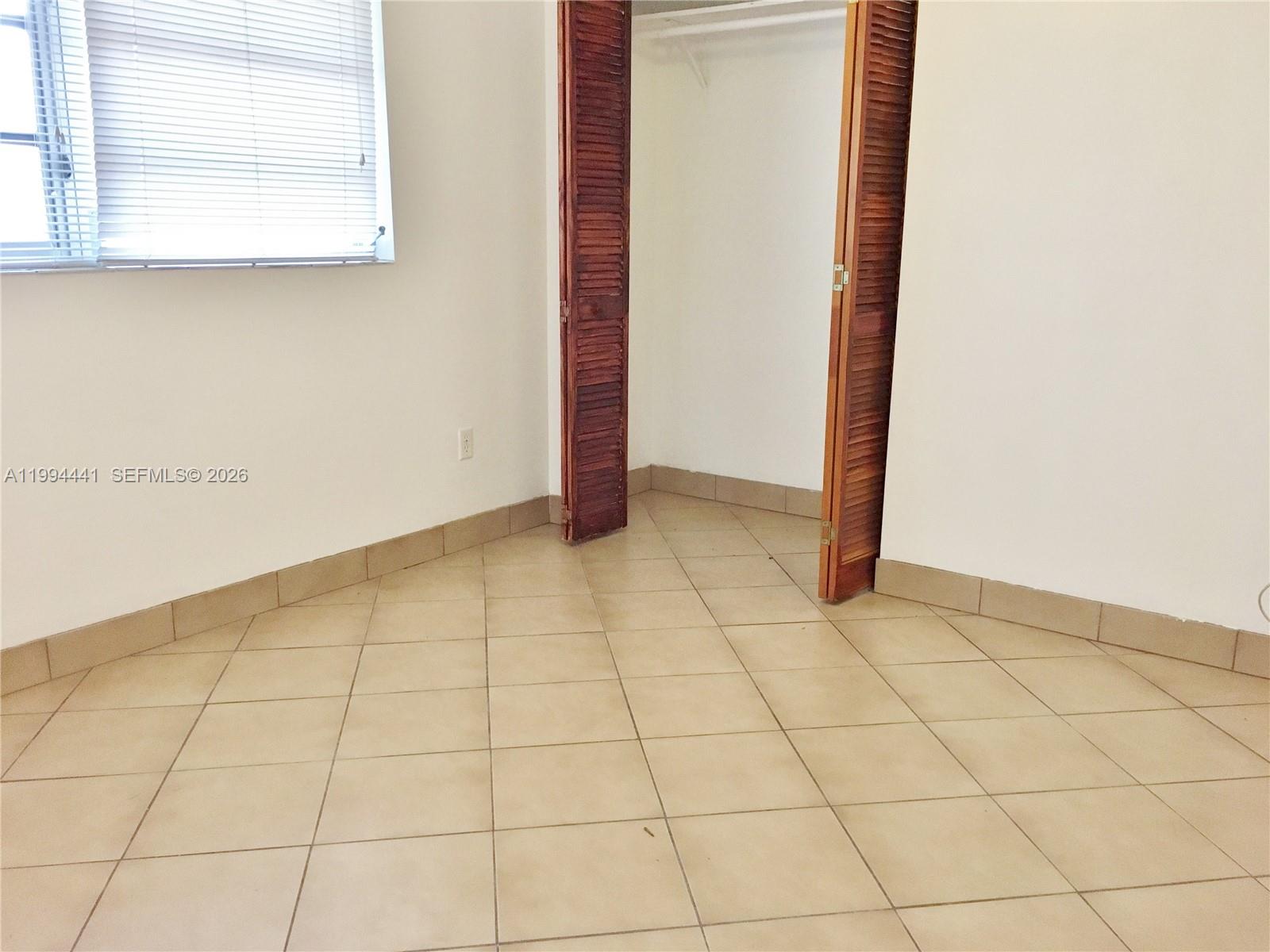 UNIVERSITY MNR - Residential Lease