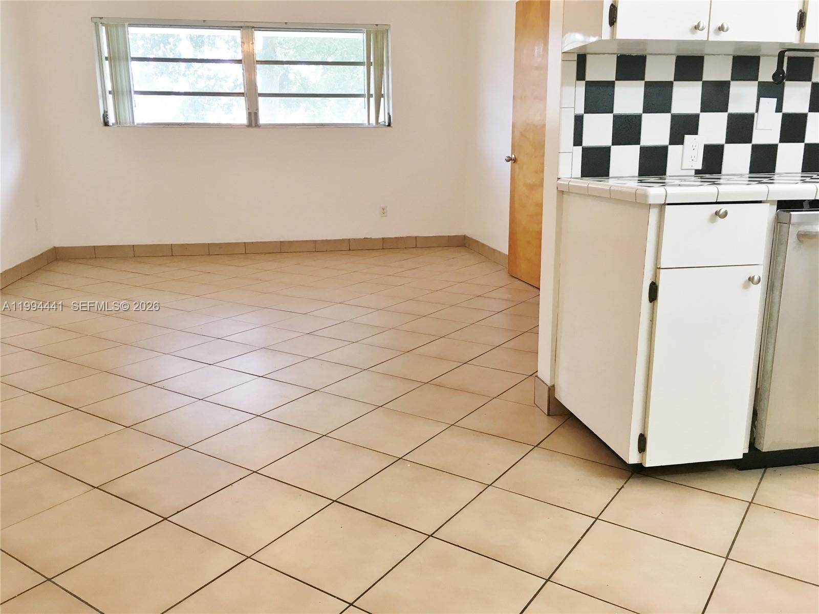 UNIVERSITY MNR - Residential Lease