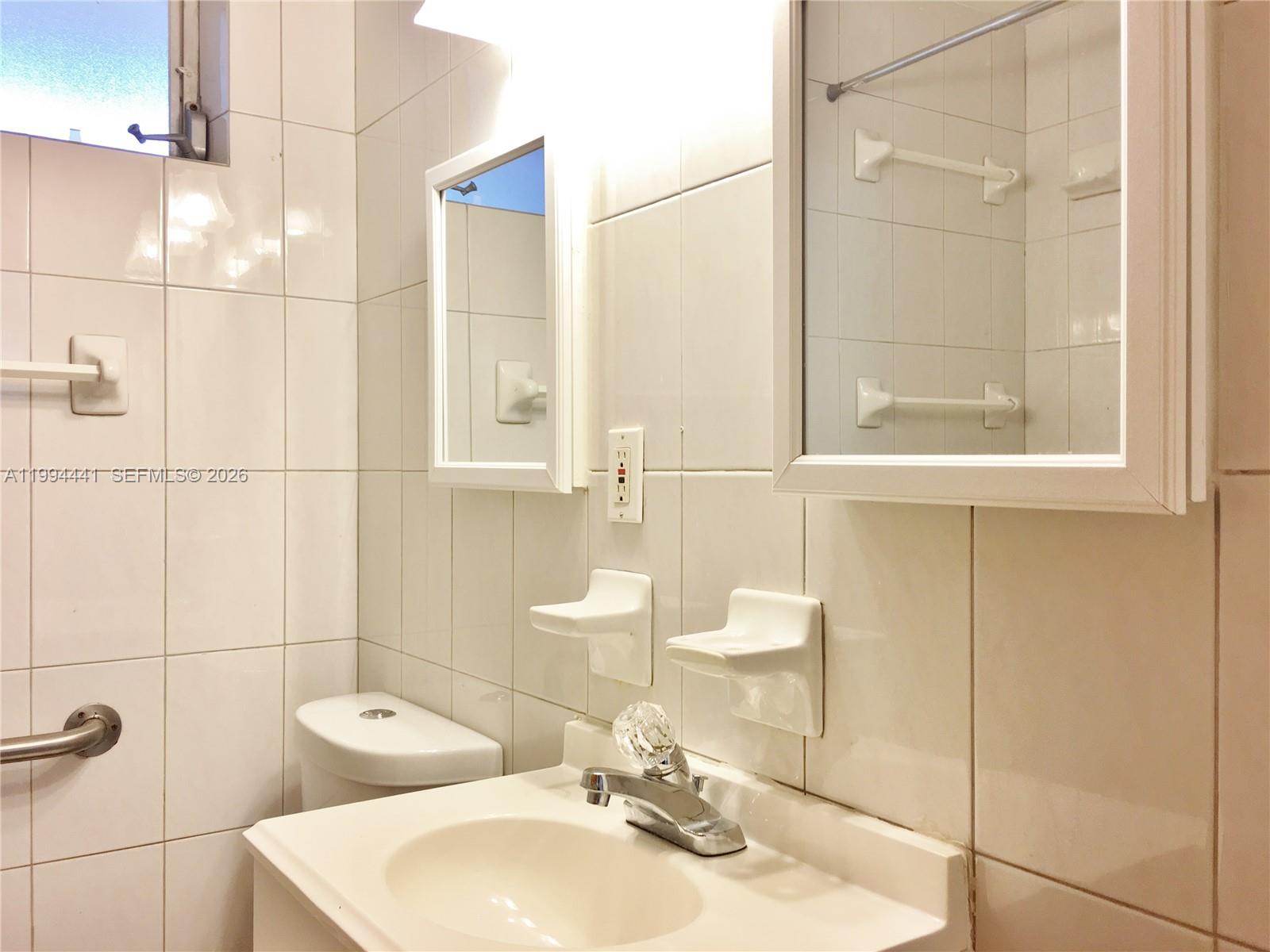 UNIVERSITY MNR - Residential Lease