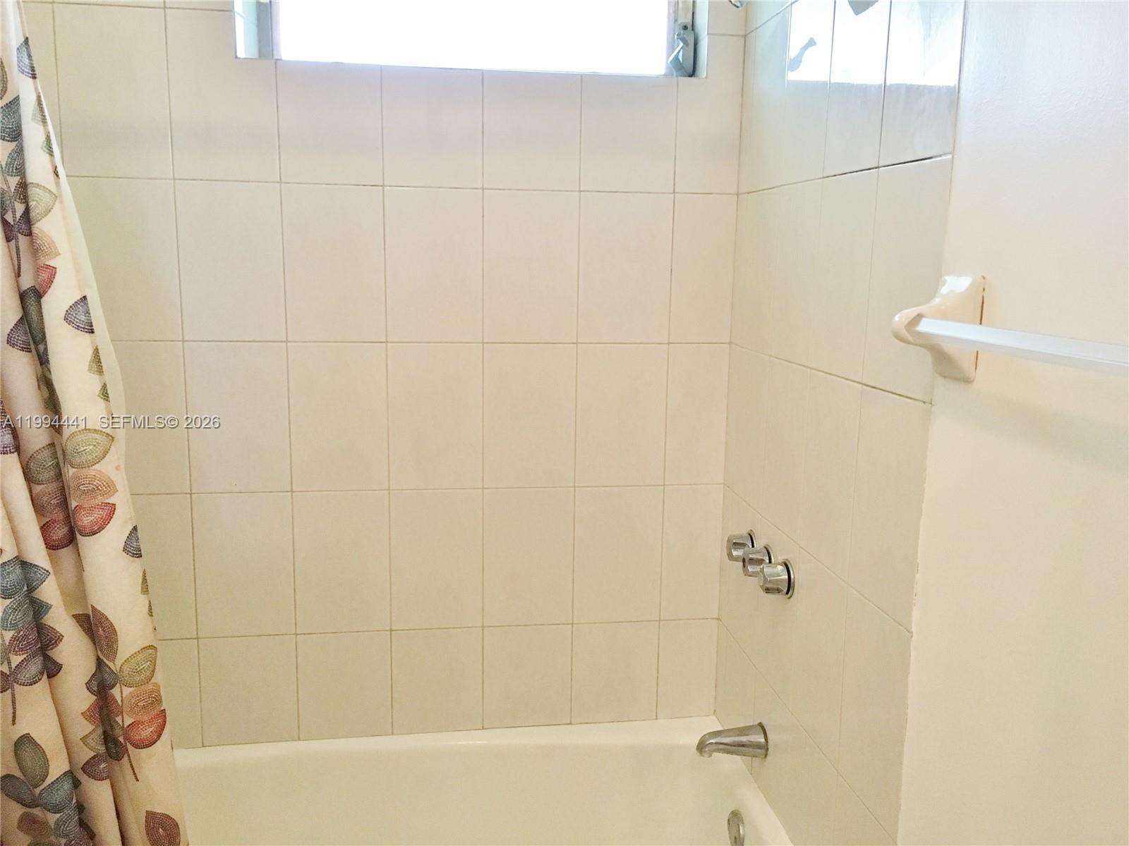 UNIVERSITY MNR - Residential Lease