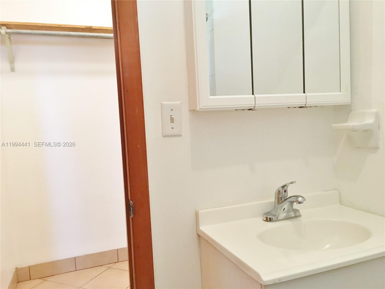 UNIVERSITY MNR - Residential Lease