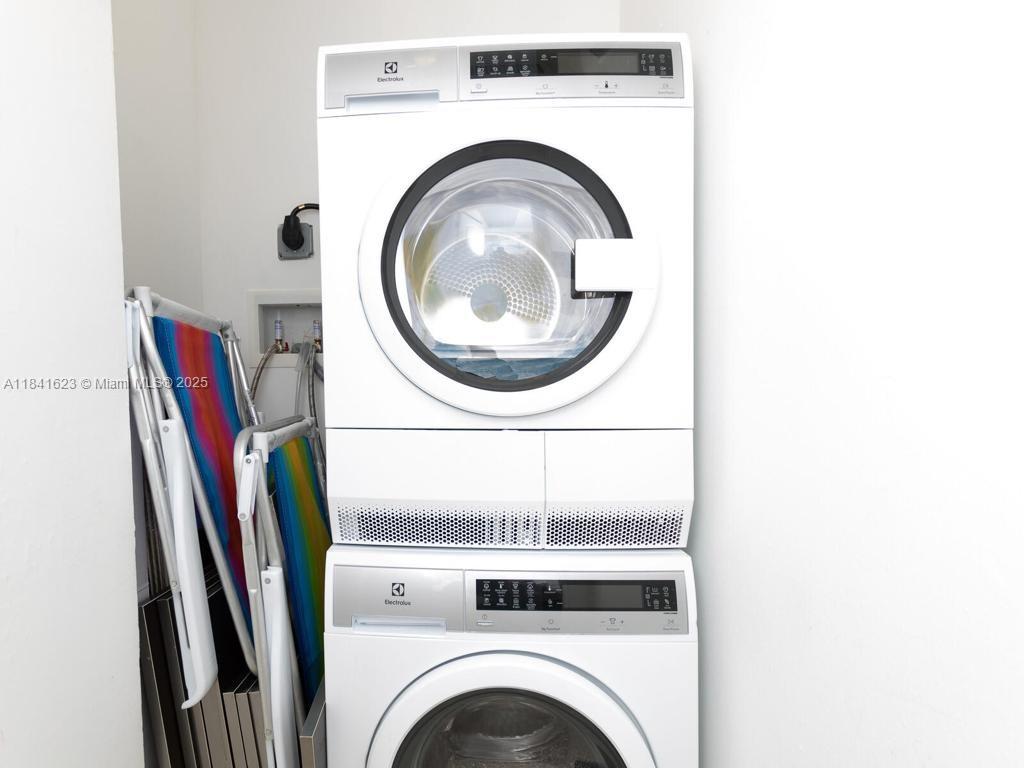 RONEY PALACE CONDO - Residential Lease