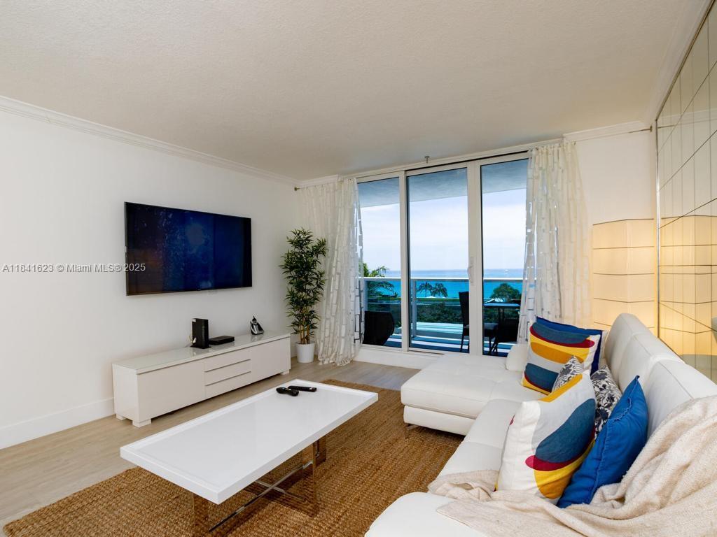 RONEY PALACE CONDO - Residential Lease