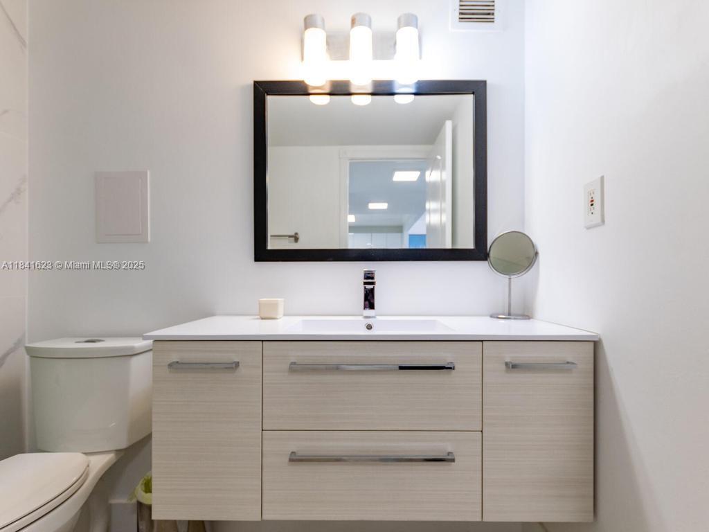 RONEY PALACE CONDO - Residential Lease