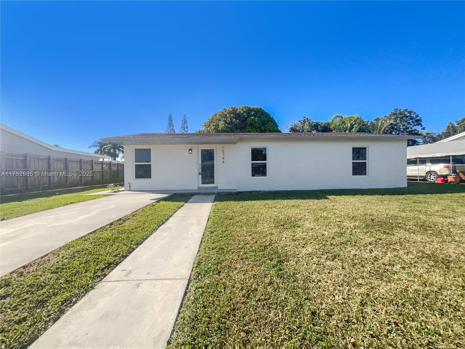 15744 Sw 304th Ter, Homestead, Miami-Dade County, Florida - 3 Bedrooms  
1 Bathrooms - 