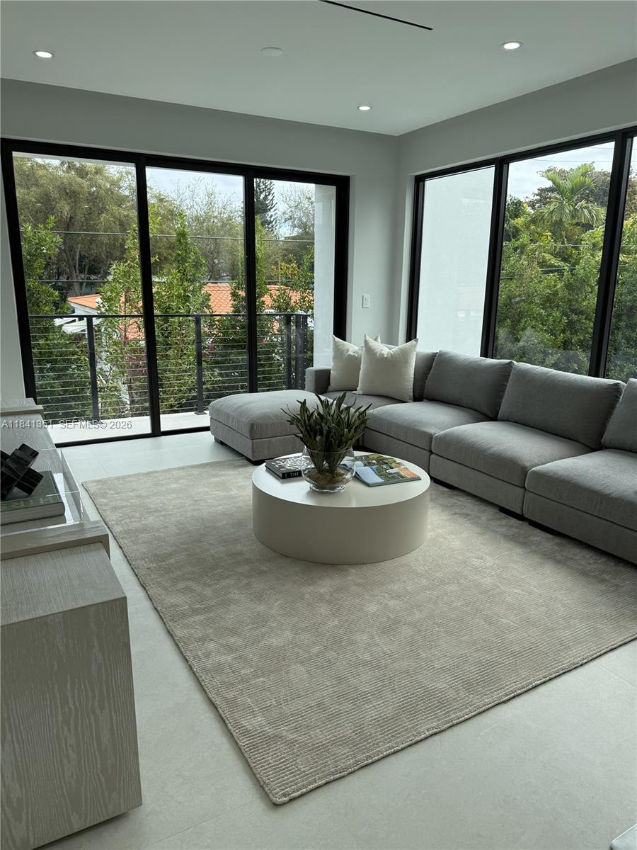 TROPICAL ISLE HOMES SUB 4 - Residential