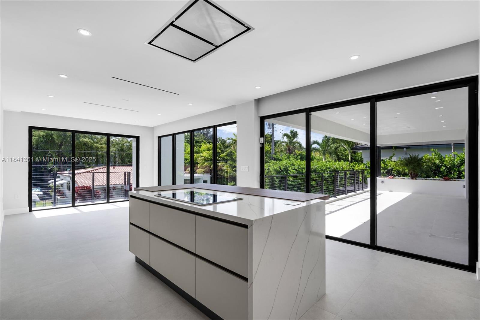 TROPICAL ISLE HOMES SUB 4 - Residential