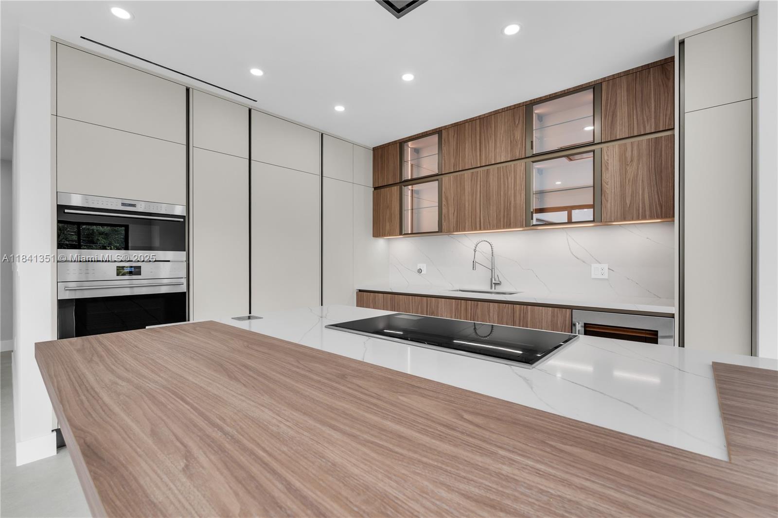 TROPICAL ISLE HOMES SUB 4 - Residential