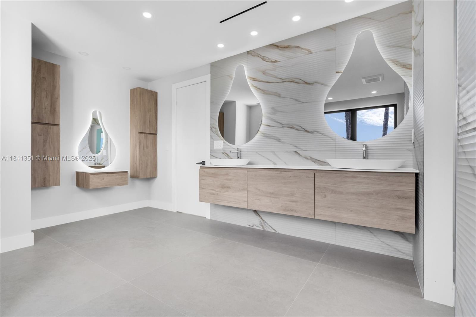 TROPICAL ISLE HOMES SUB 4 - Residential