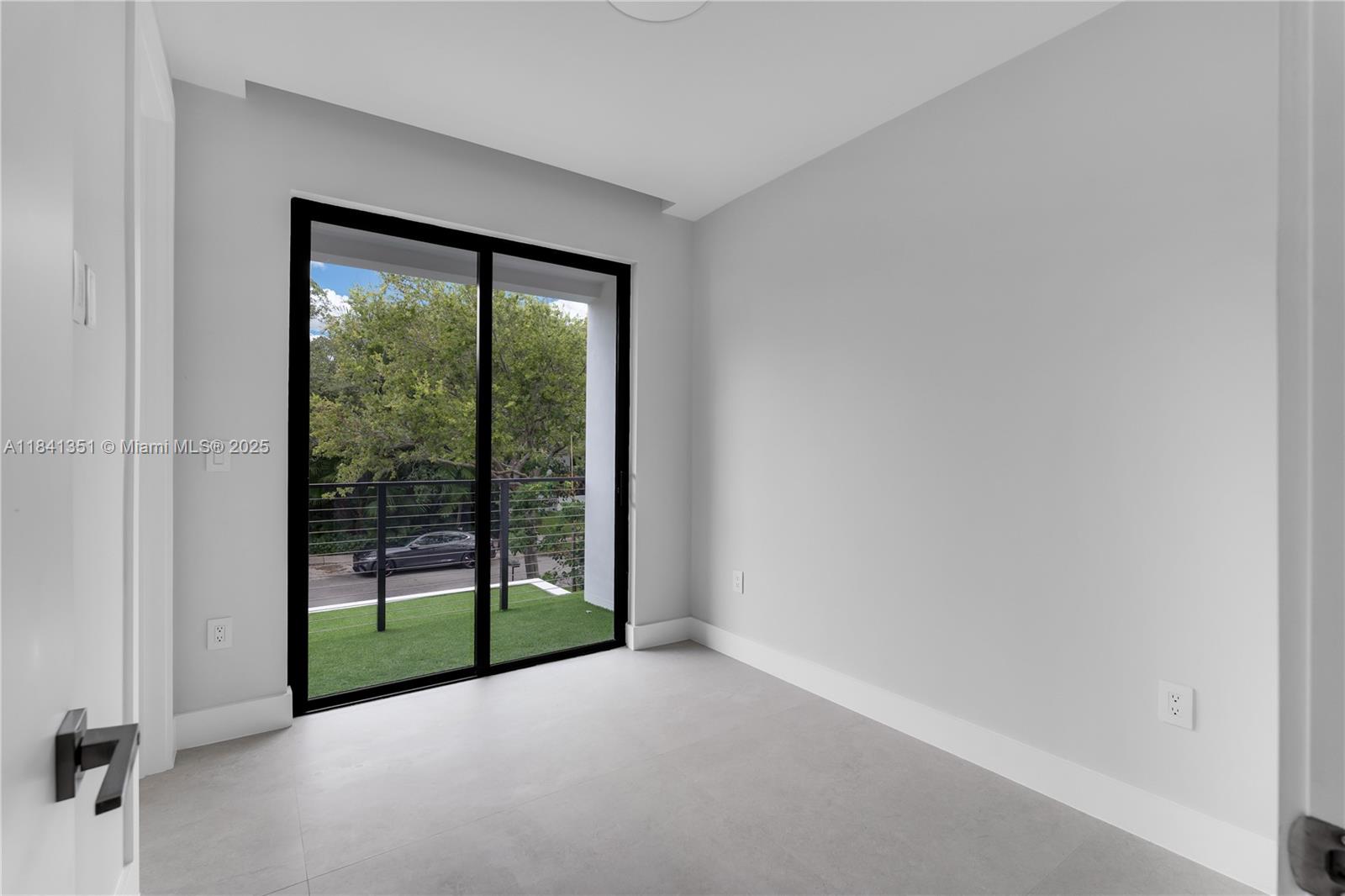 TROPICAL ISLE HOMES SUB 4 - Residential