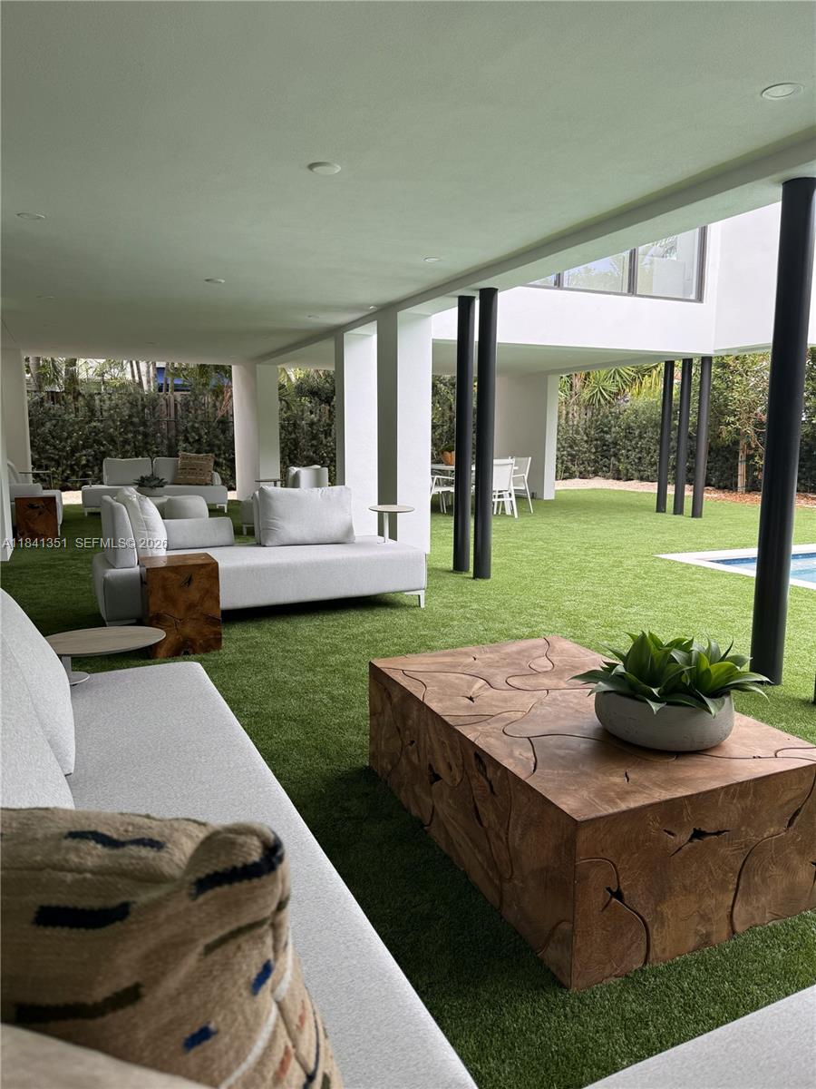 TROPICAL ISLE HOMES SUB 4 - Residential