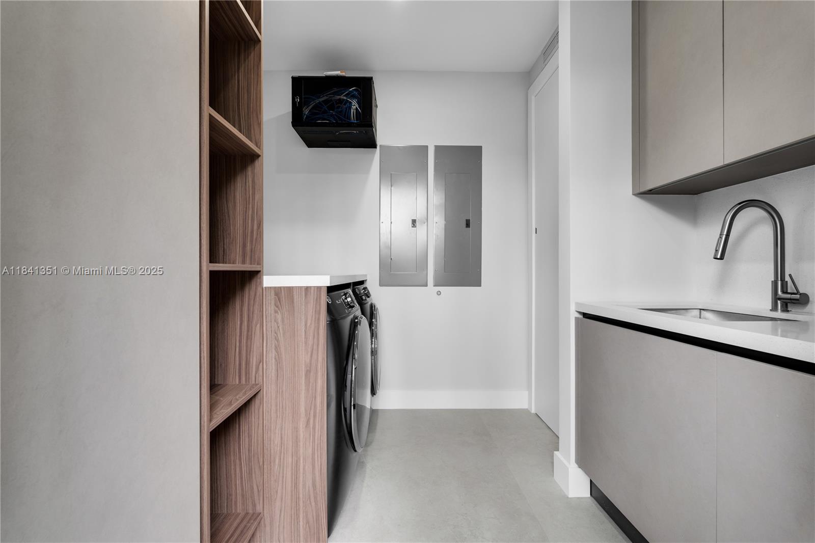 TROPICAL ISLE HOMES SUB 4 - Residential