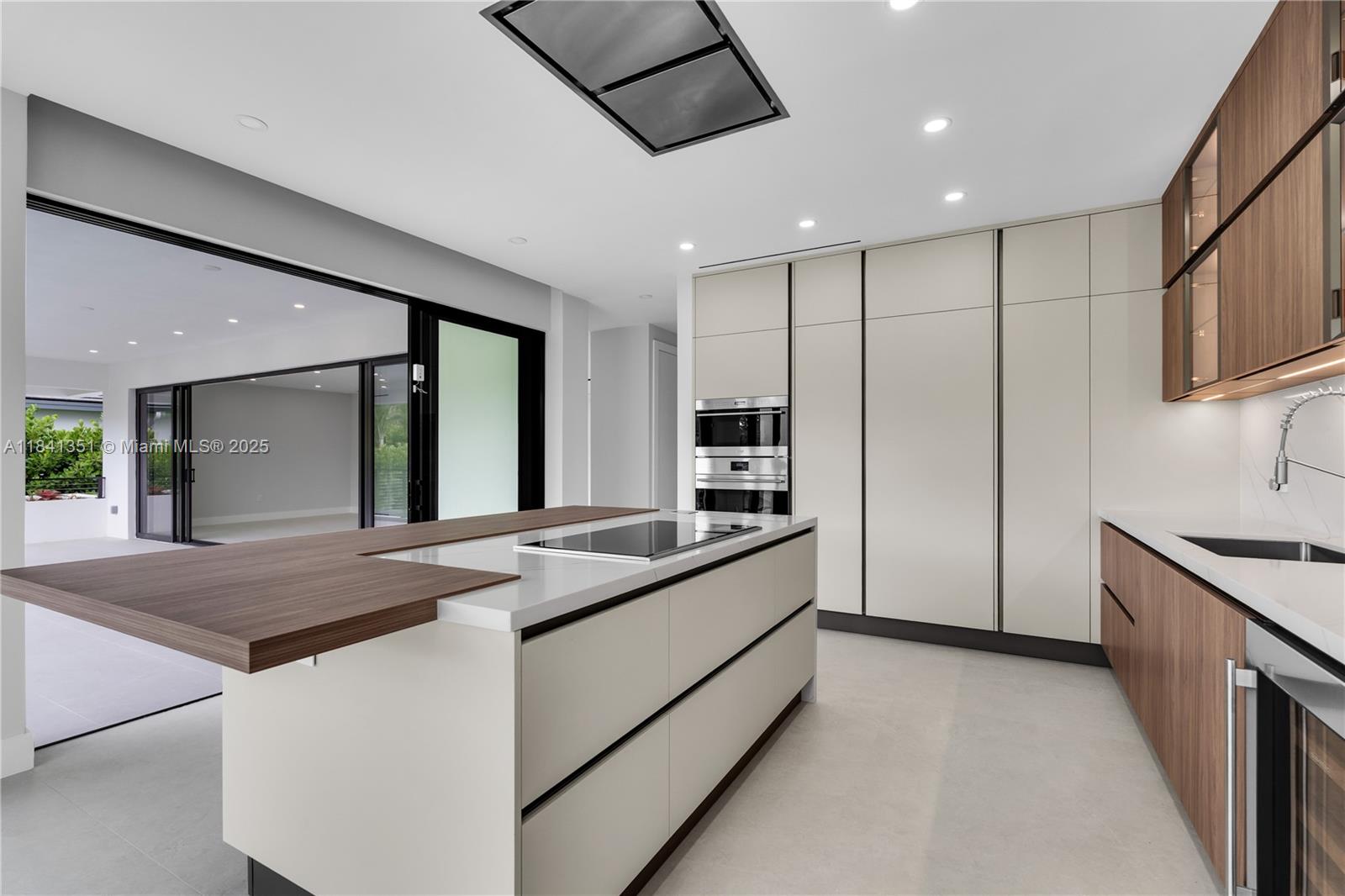 TROPICAL ISLE HOMES SUB 4 - Residential