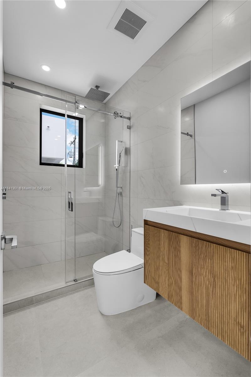 TROPICAL ISLE HOMES SUB 4 - Residential