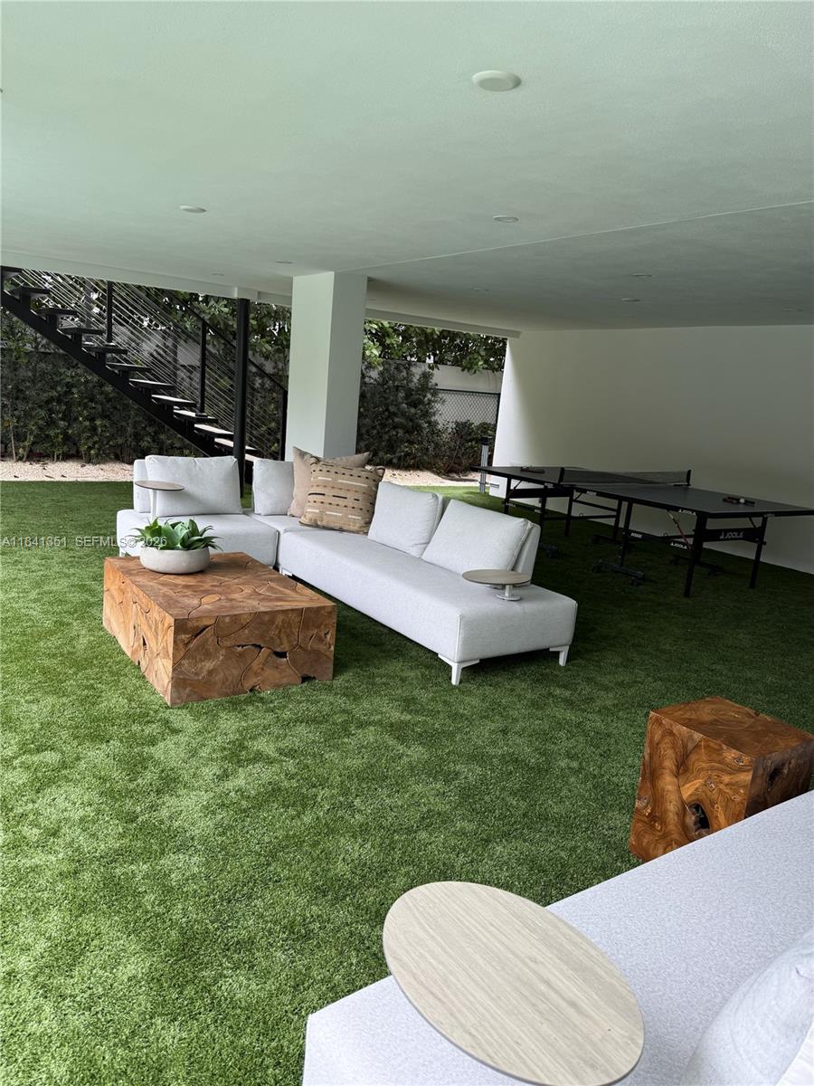 TROPICAL ISLE HOMES SUB 4 - Residential