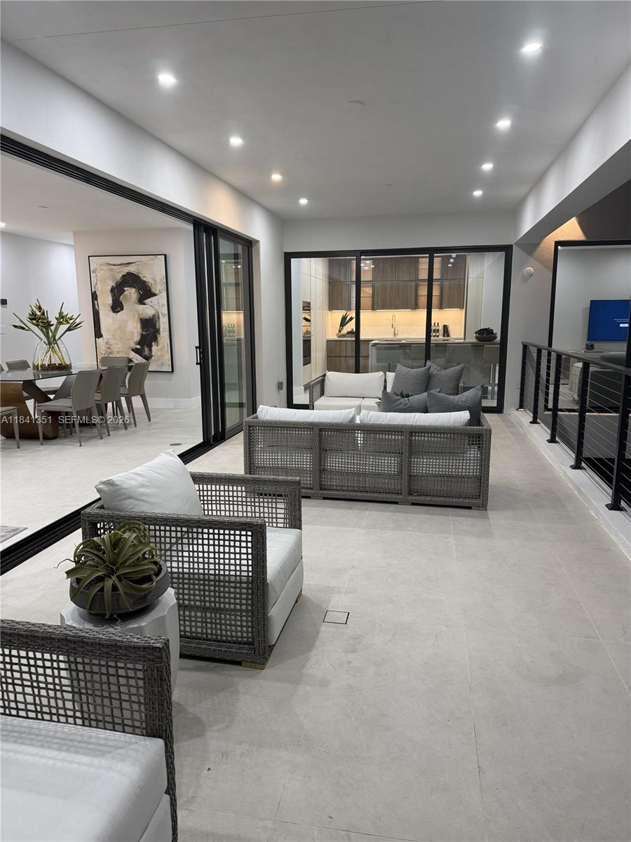 TROPICAL ISLE HOMES SUB 4 - Residential