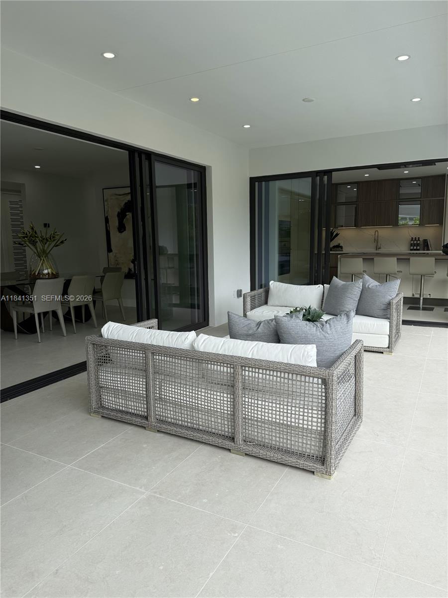 TROPICAL ISLE HOMES SUB 4 - Residential