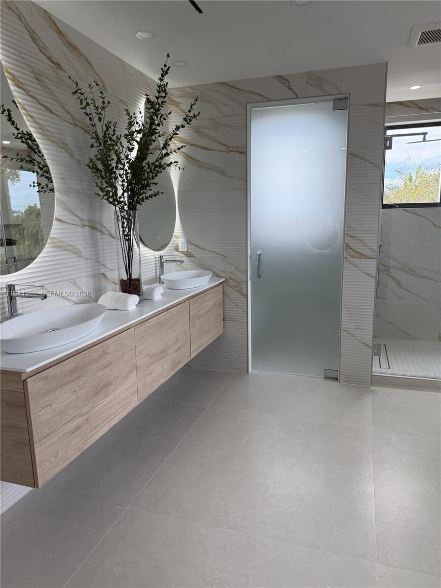 TROPICAL ISLE HOMES SUB 4 - Residential