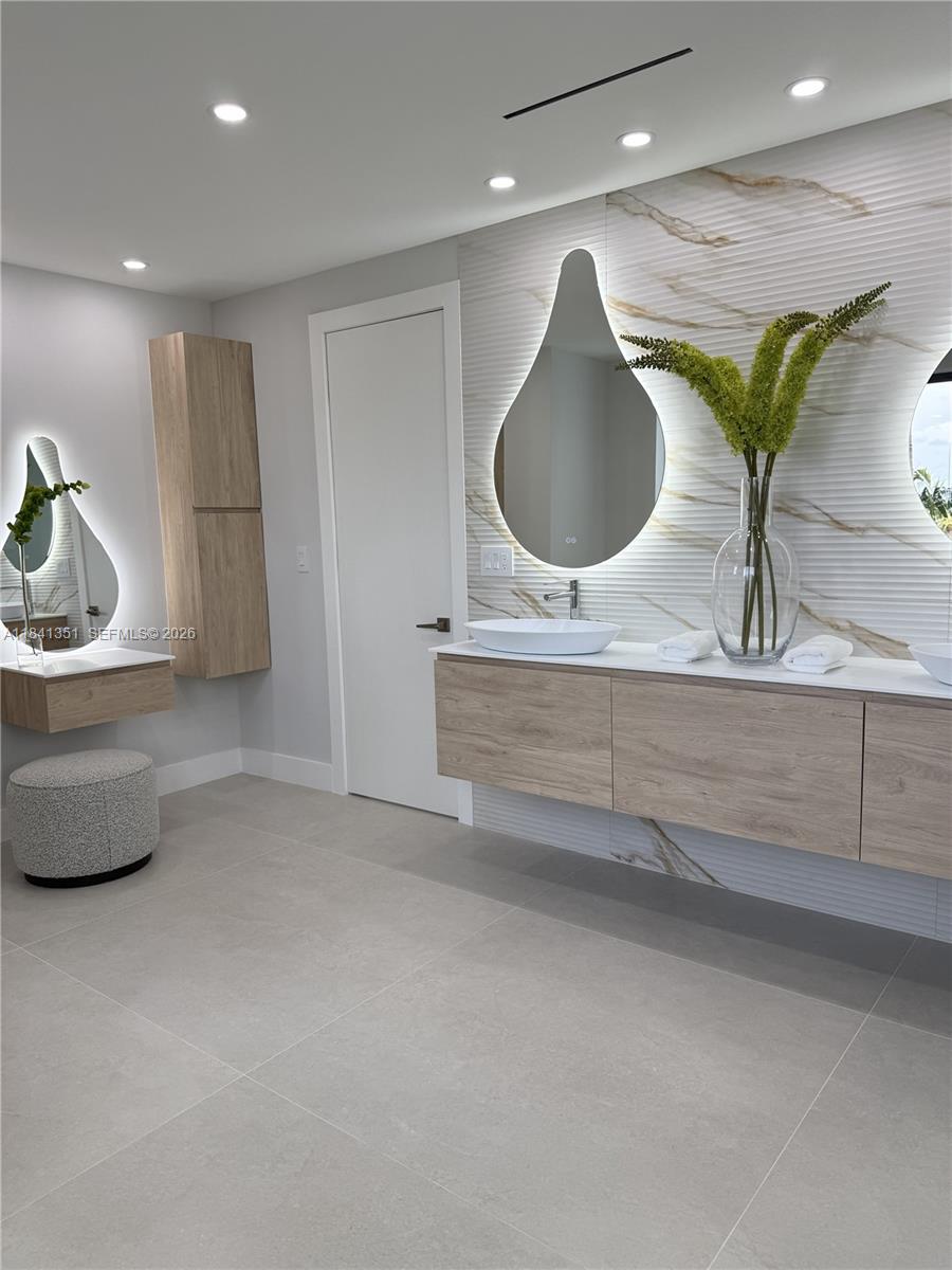 TROPICAL ISLE HOMES SUB 4 - Residential