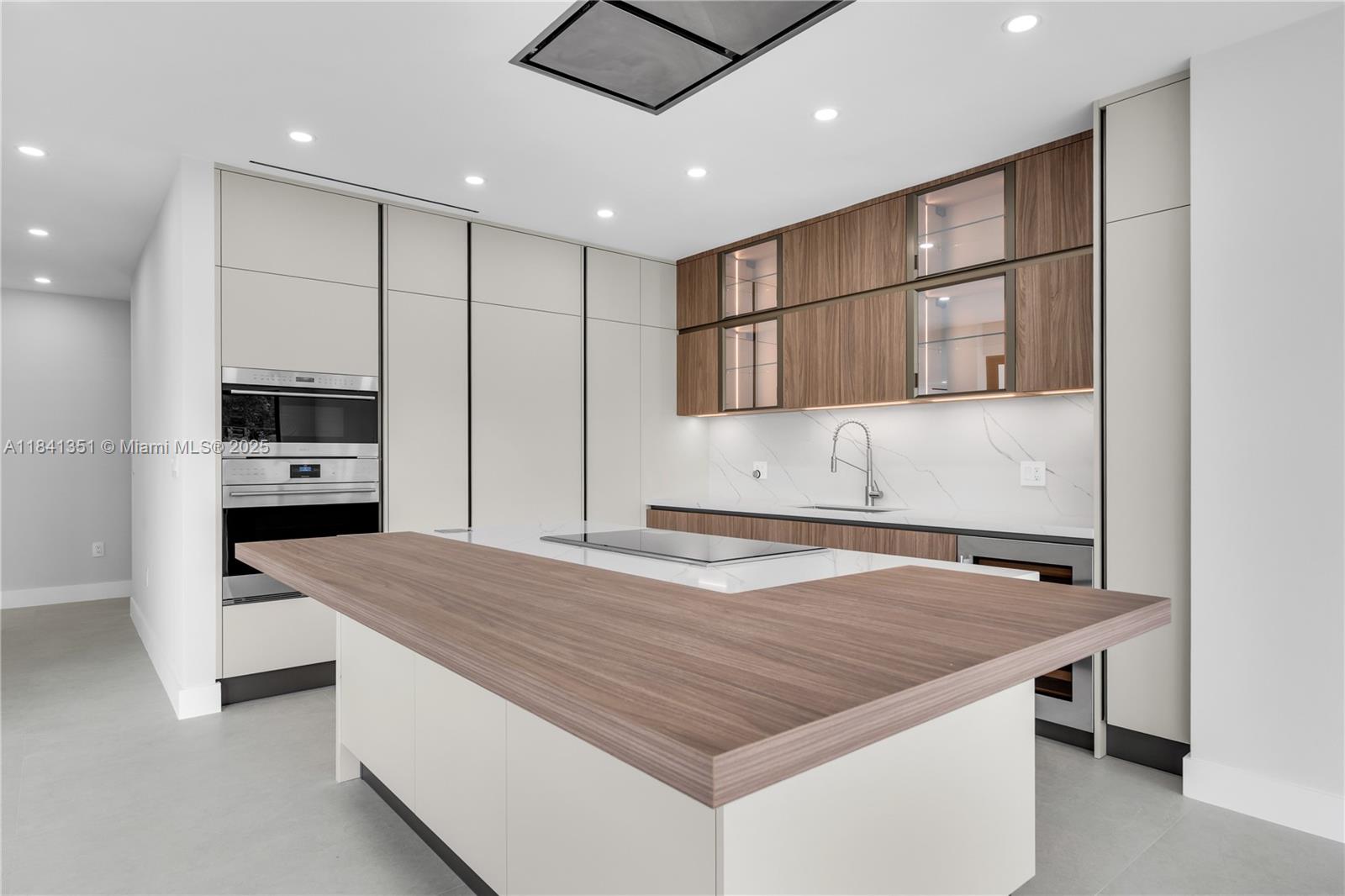 TROPICAL ISLE HOMES SUB 4 - Residential