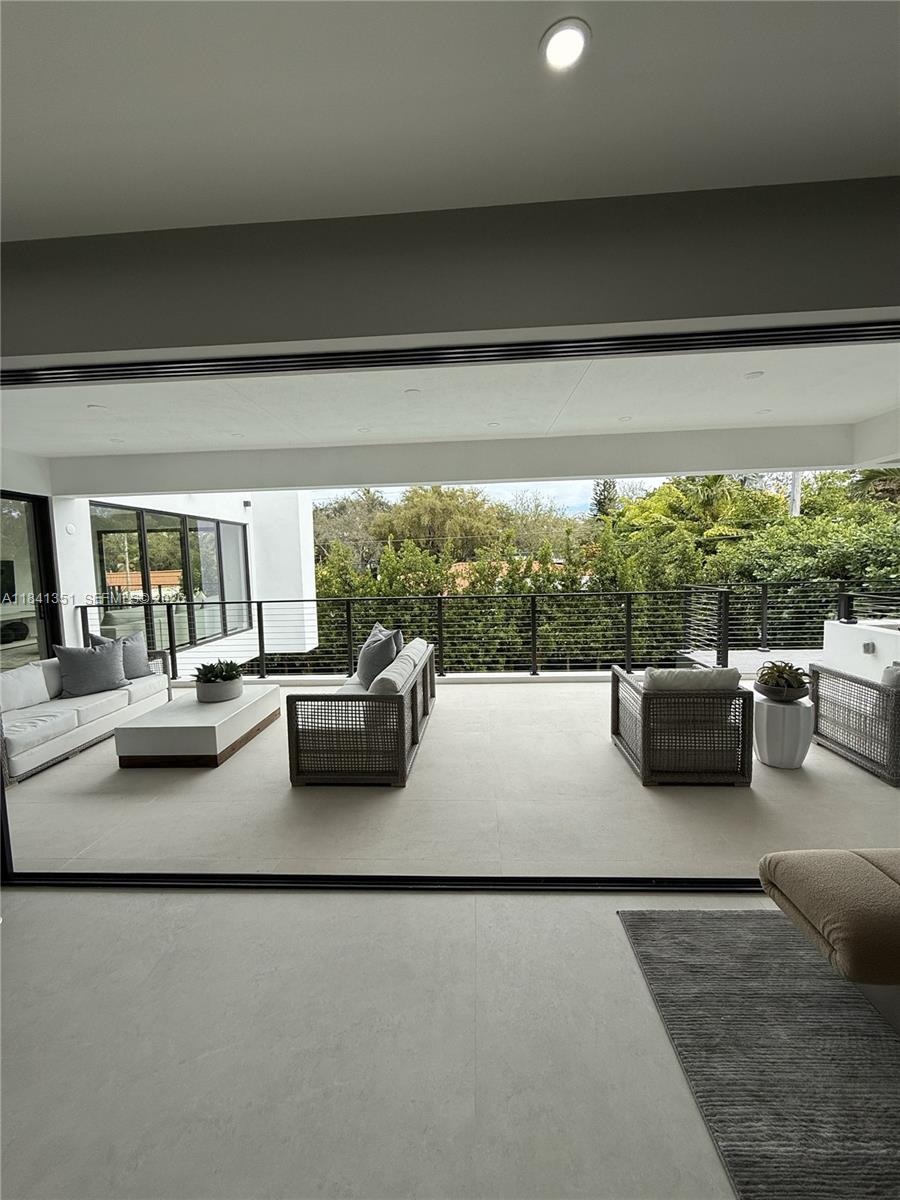 TROPICAL ISLE HOMES SUB 4 - Residential