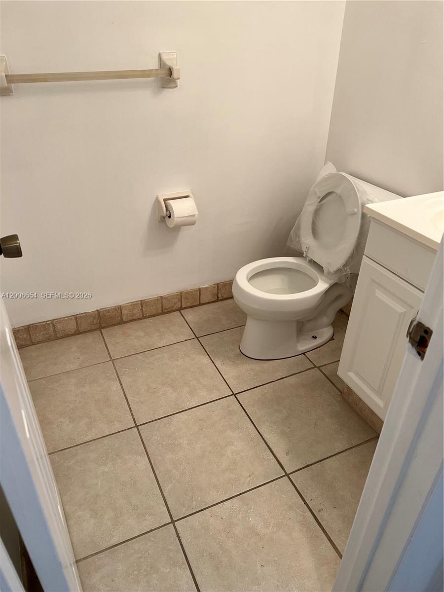 RAMBLEWOOD EAST CONDO - Residential