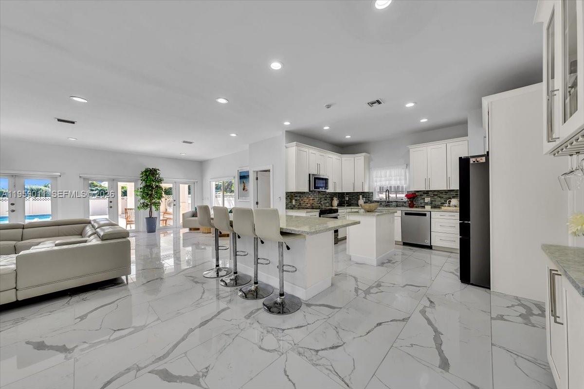 BISCAYNE POINT - Residential Lease