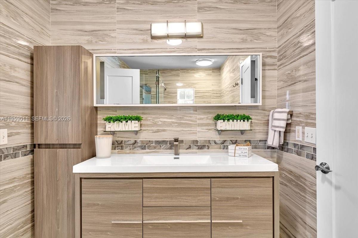 BISCAYNE POINT - Residential Lease