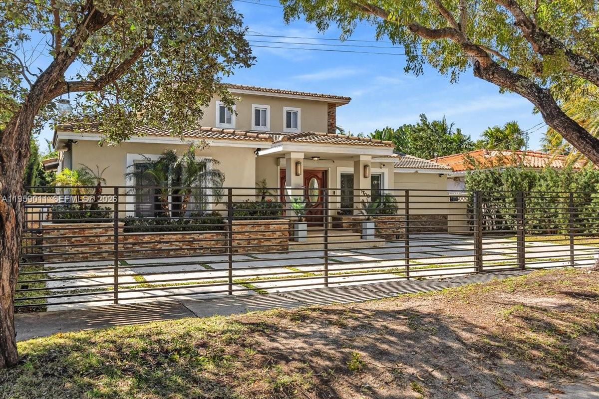 BISCAYNE POINT - Residential Lease