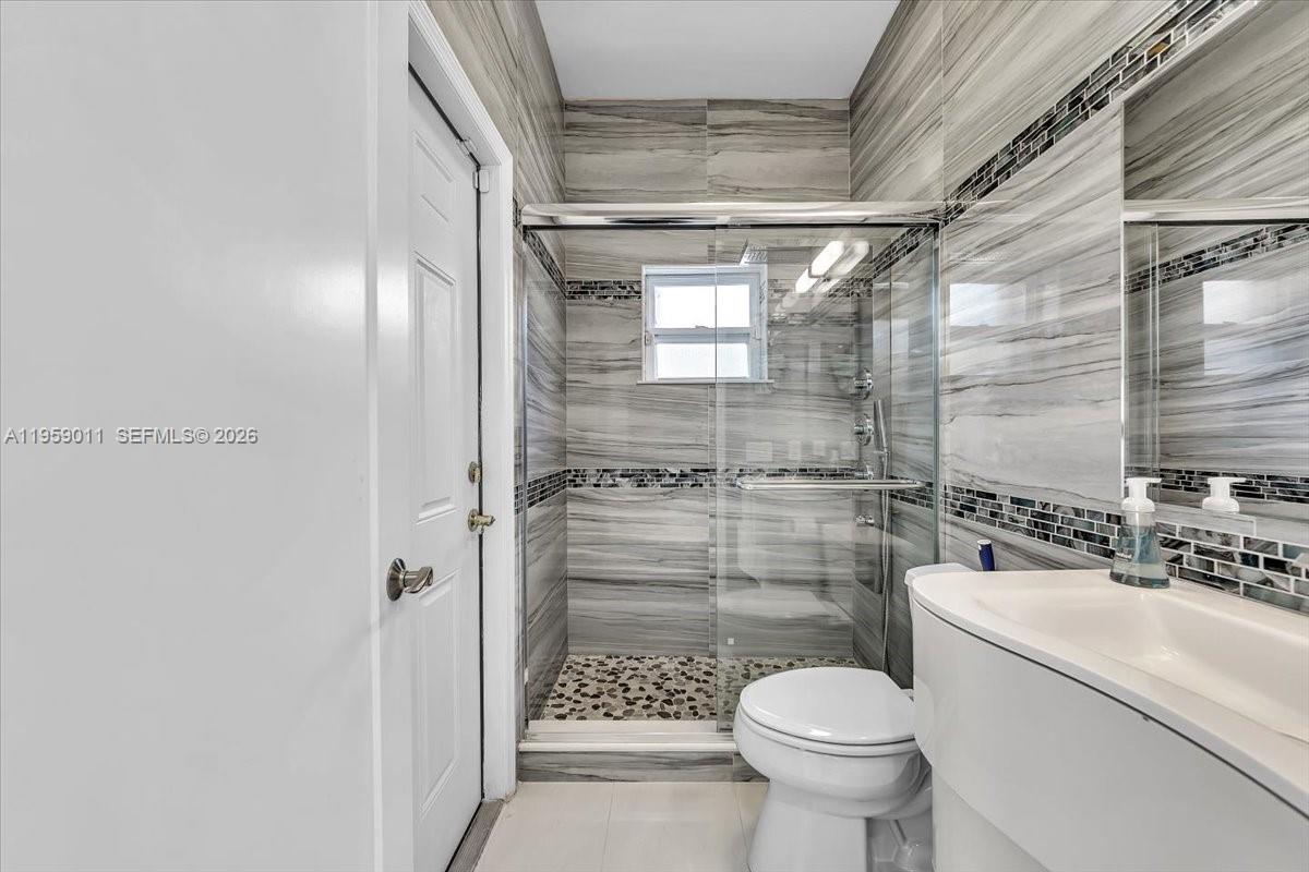 BISCAYNE POINT - Residential Lease