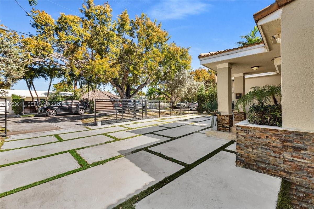 BISCAYNE POINT - Residential Lease