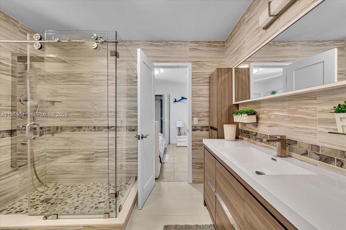 BISCAYNE POINT - Residential Lease