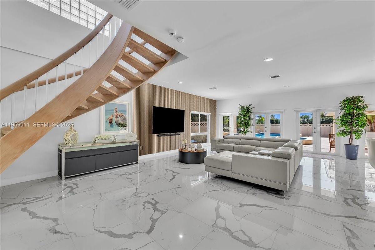 BISCAYNE POINT - Residential Lease