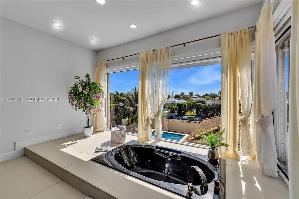 BISCAYNE POINT - Residential Lease