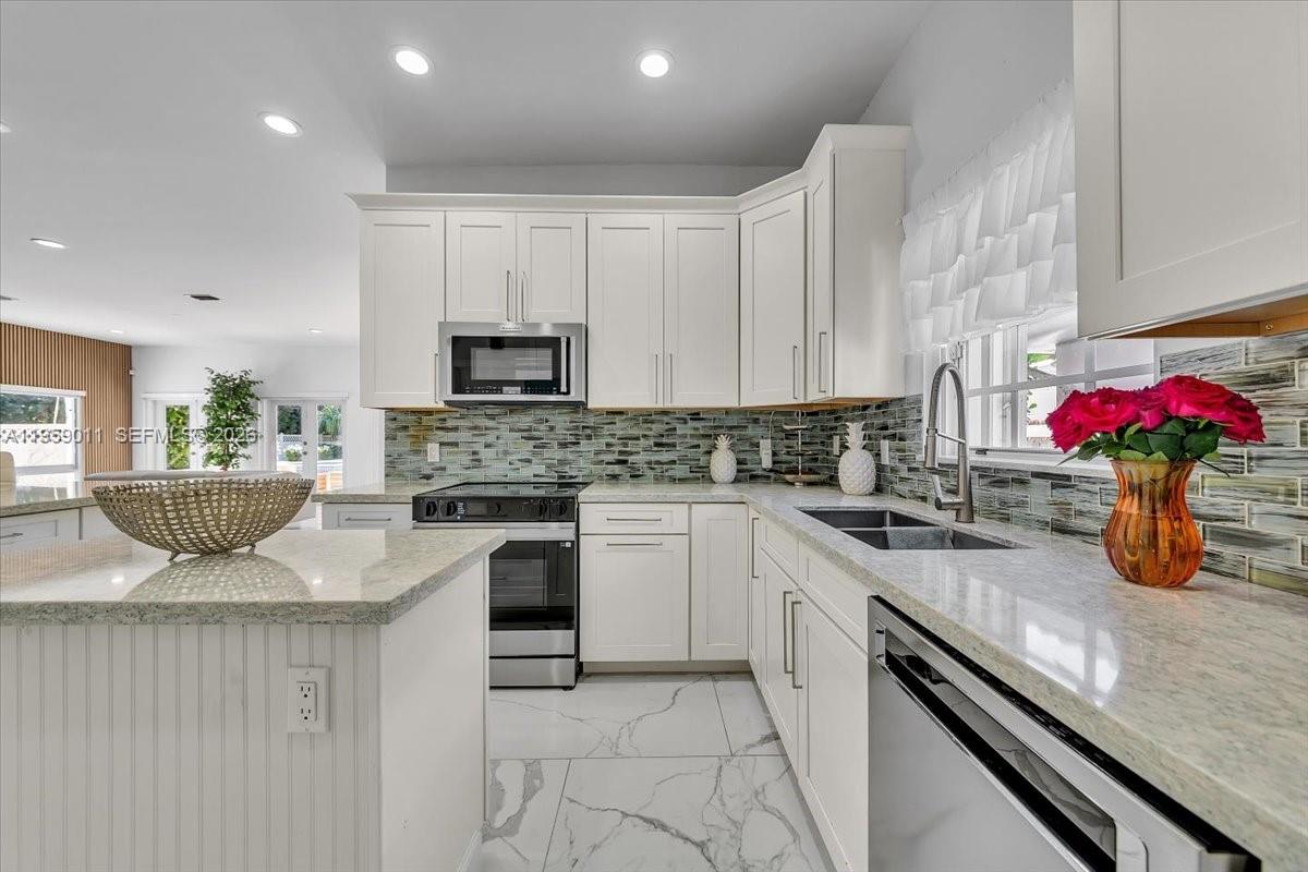 BISCAYNE POINT - Residential Lease