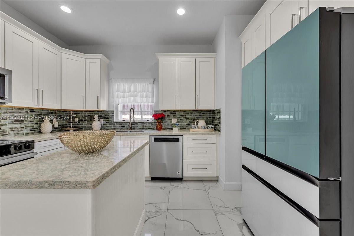 BISCAYNE POINT - Residential Lease