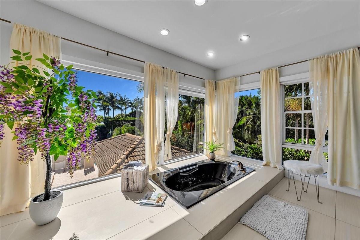 BISCAYNE POINT - Residential Lease