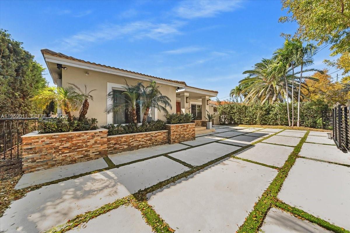 BISCAYNE POINT - Residential Lease