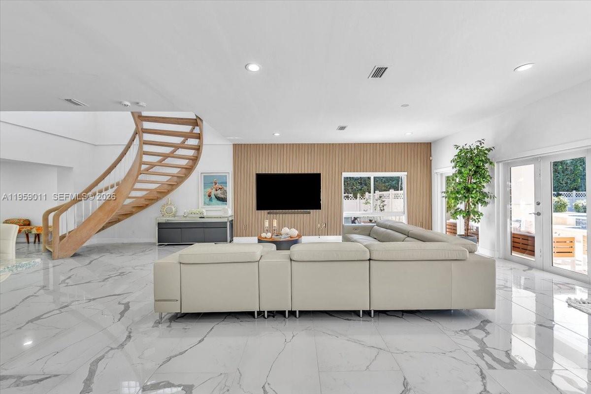 BISCAYNE POINT - Residential Lease