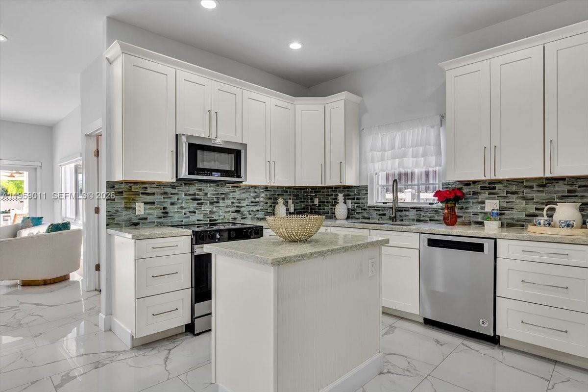 BISCAYNE POINT - Residential Lease