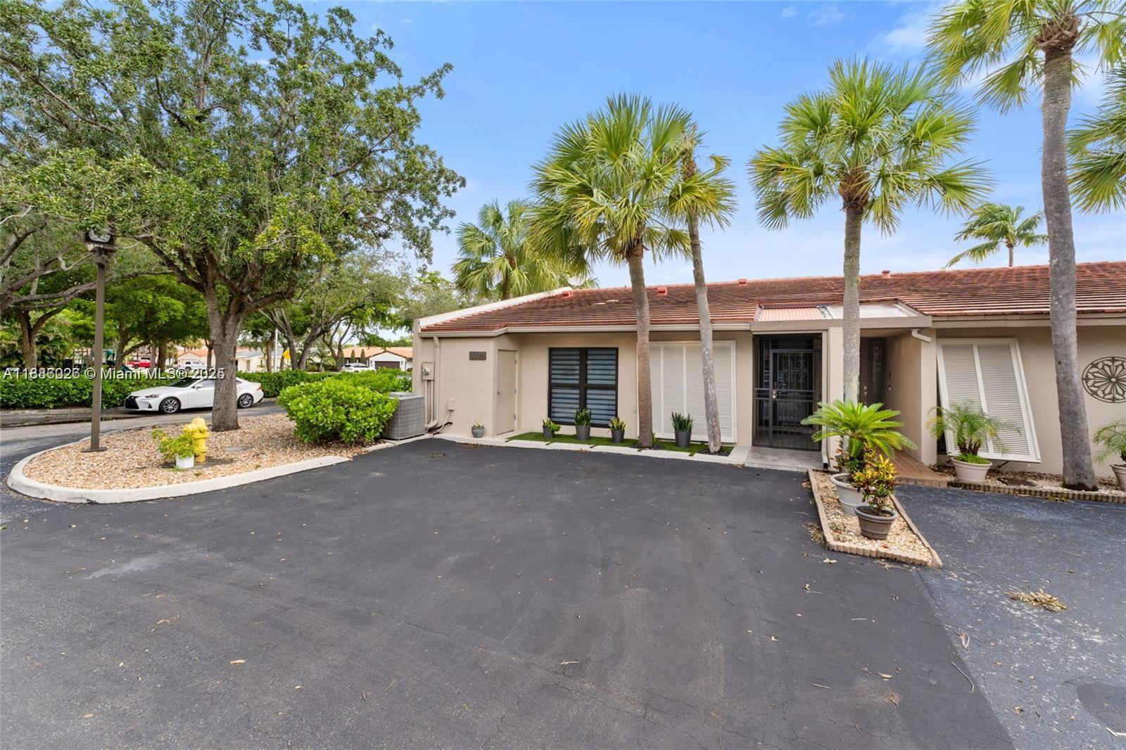 MIAMI LAKES - LAKE SANDRA - Residential Lease