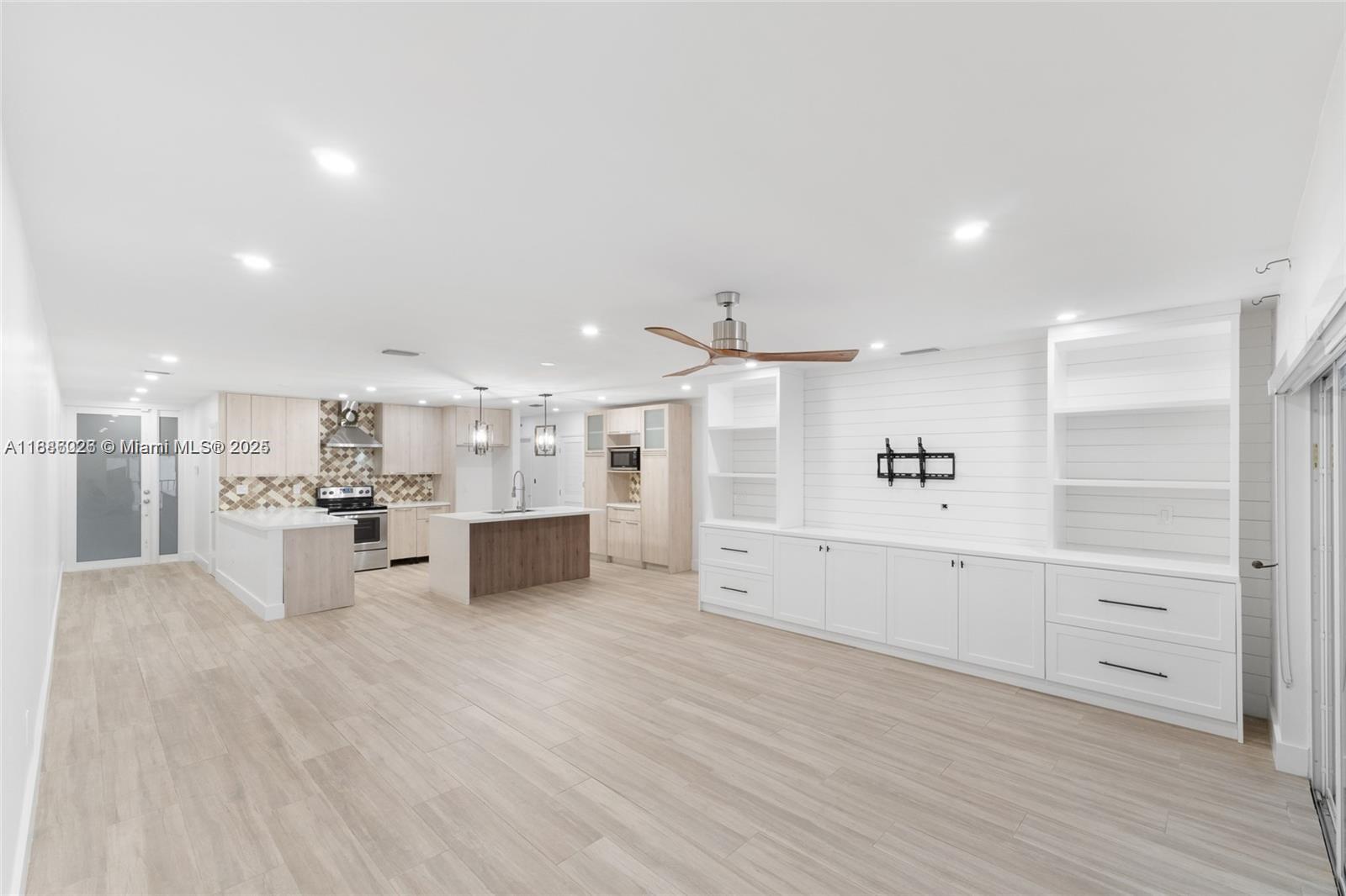 MIAMI LAKES - LAKE SANDRA - Residential Lease