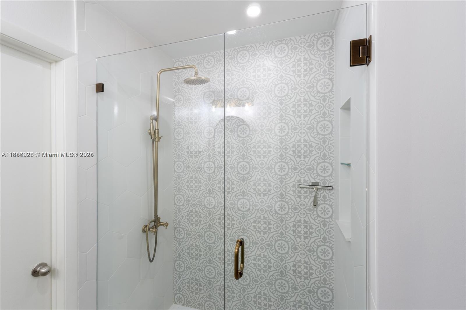 MIAMI LAKES - LAKE SANDRA - Residential Lease