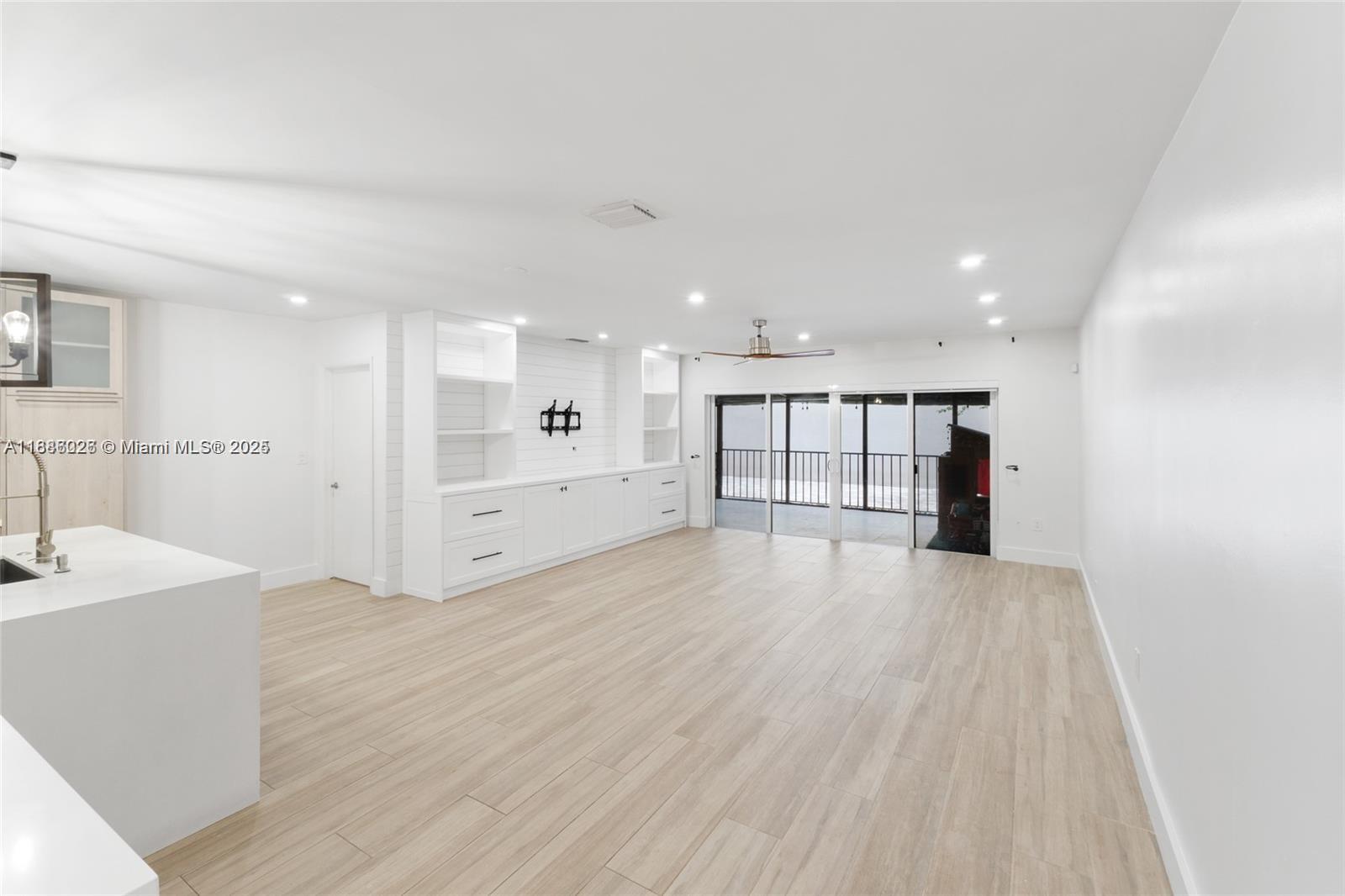 MIAMI LAKES - LAKE SANDRA - Residential Lease