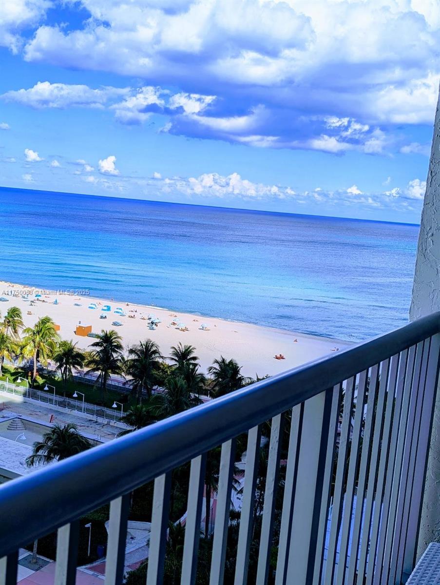MIRASOL OCEAN TOWERS COND - Residential