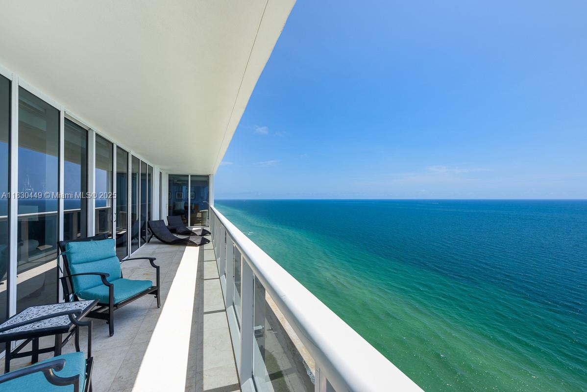 Stunning Ocean Front Residence - direct ocean views - massive wrap around balcony facing SE. 3 beds, 3 full
baths. Stunning granite kitchen opens to the dining area. All rooms with remote power room darkening shades.
Inwall surround sound technology. Opulent 50,000 sq ft spa and fitness center, 6 pools plus hot/cold soaking spas.
Restaurant with bar on site, 24 hour front desk, valet and security. 5 star resort living at its best.